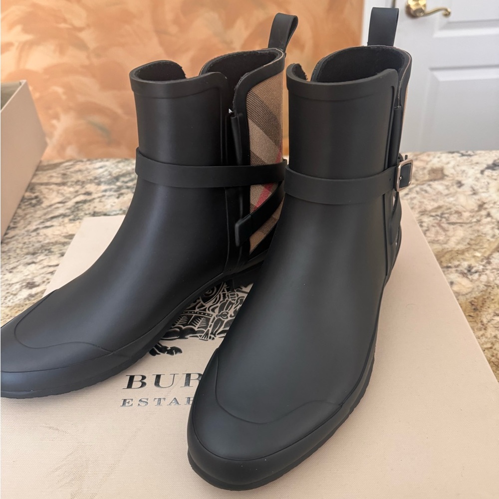 Women rain boots